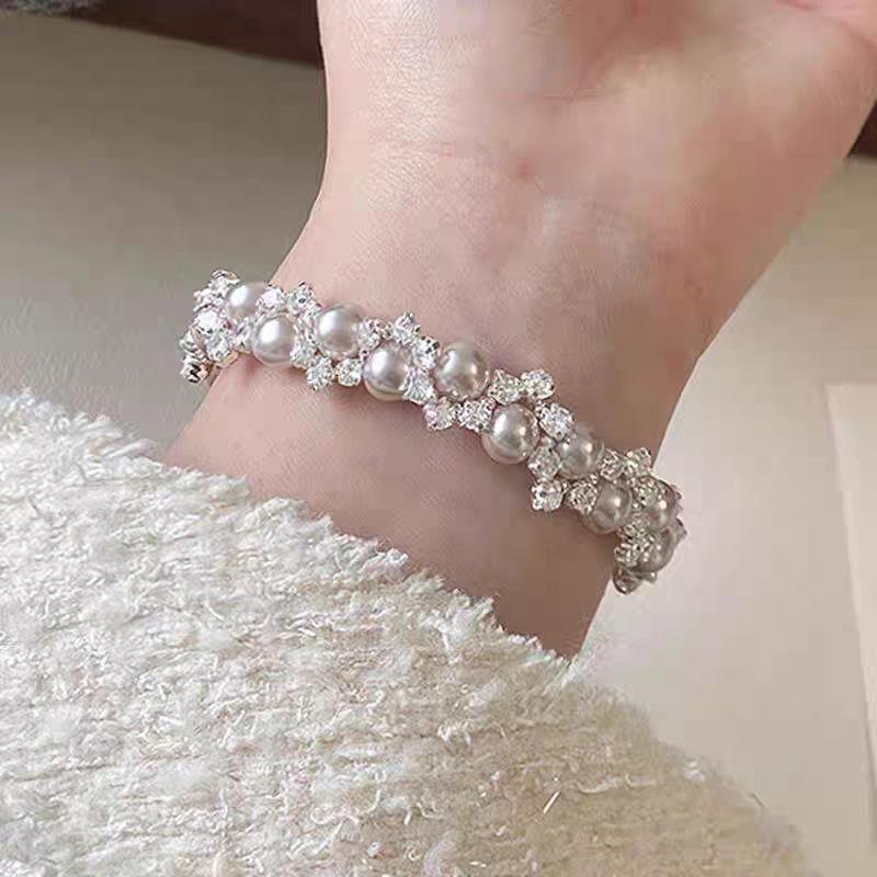 Elegant Pearl Zircon Bracelet for Women – Exquisite, Sparkling, Versatile, and Luxurious Hand Accessory.