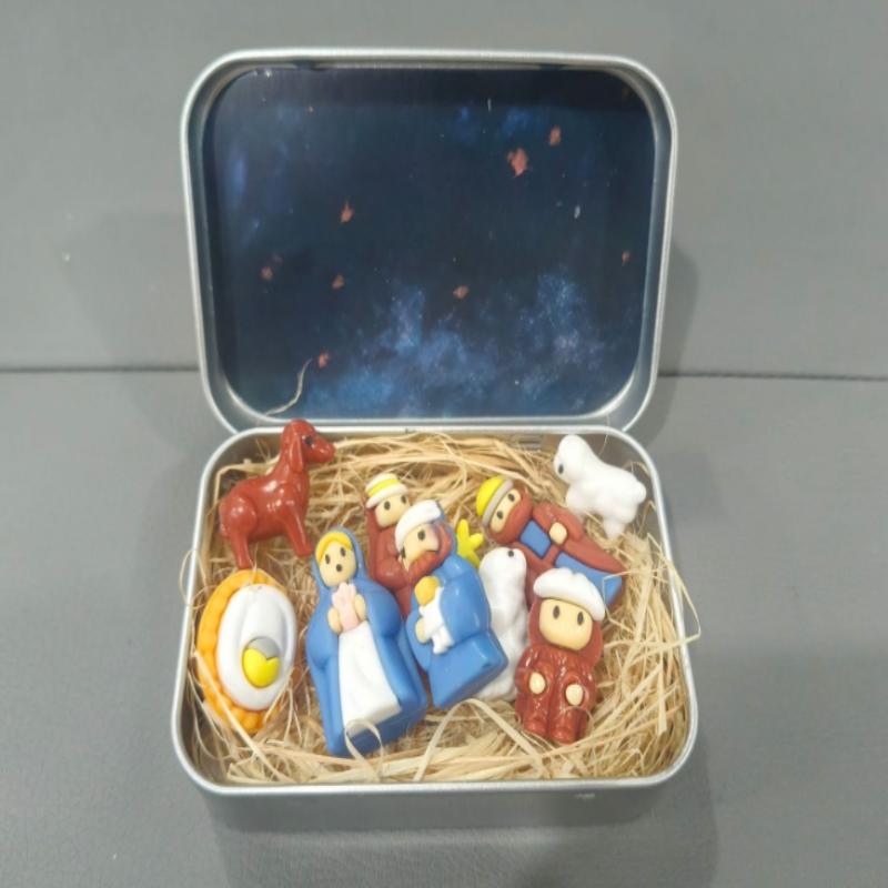 

Смоляна Статуетка Різдвяної Шопки Ісус Акрилова Фігурка Прикраса для Дому, Офісу, Кафе, Кімнати, Студії, Столу Християнська Релігійна Декорація різнокольоровий