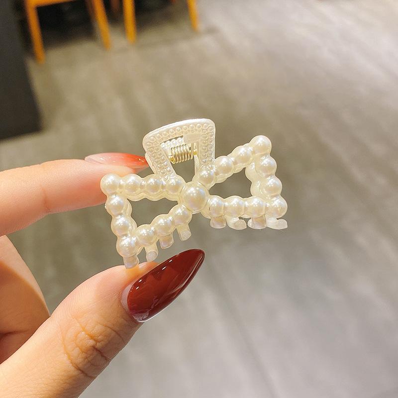 Small Pearls Acrylic Hair Claw Clips Small Size Makeup Hair Styling Barrettes For Women Cute Mini Claw Clip Hair Accessories