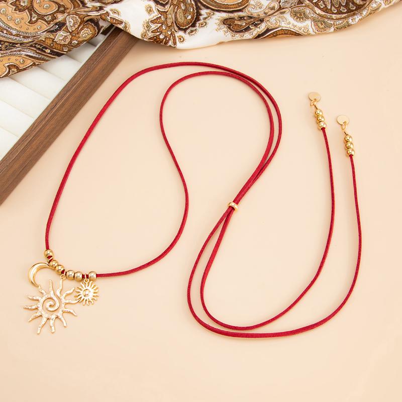 Simple Retro Hollow Out Sun Adjustable Pendant Necklace Rope Necklace Vintage Pull Out Collarbone Chain Jewelry Accessories Gift