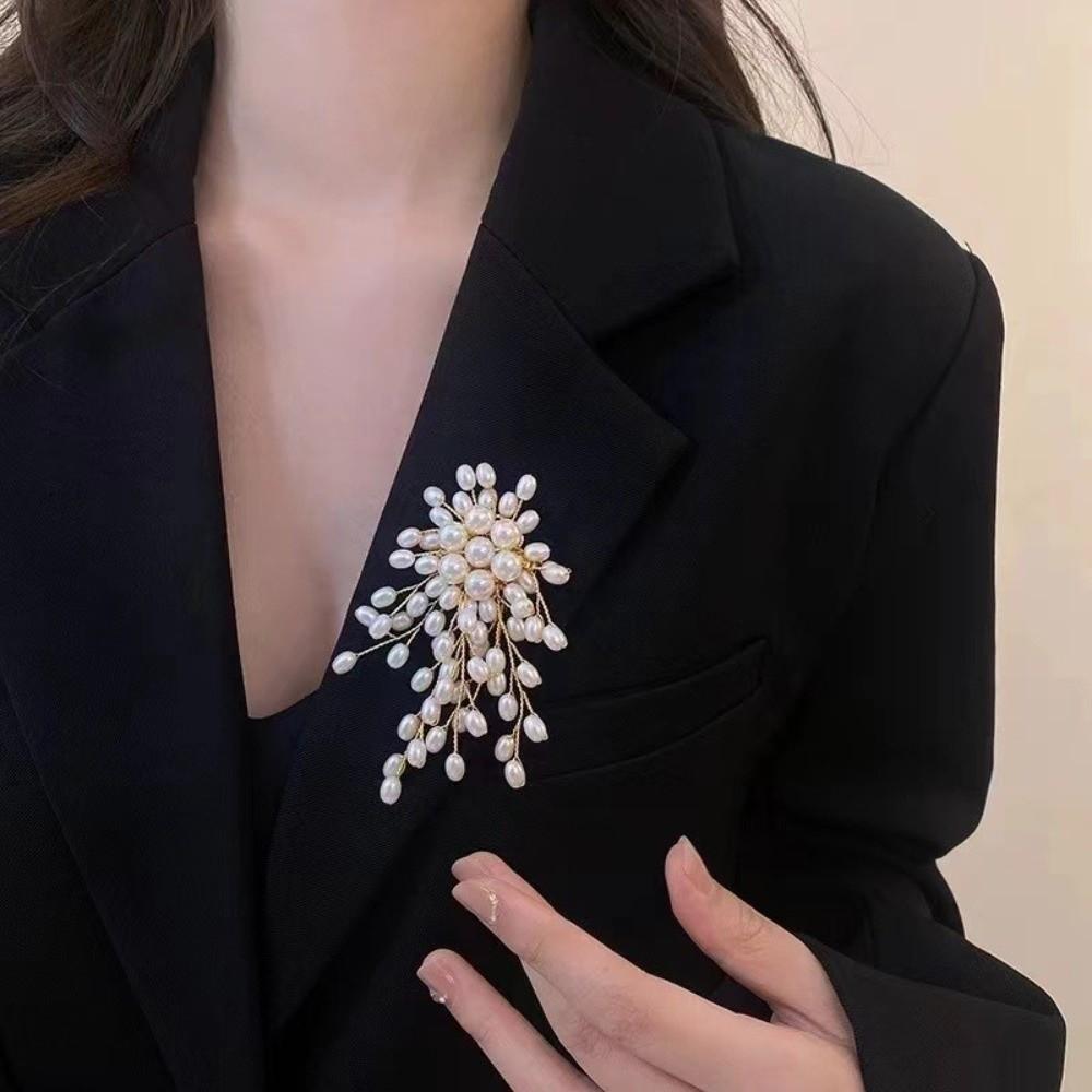 Woven Imitation Lapel Pin Badge Elegant Pearl Fashion Jewelry Pearl Flower Brooch  Special Events