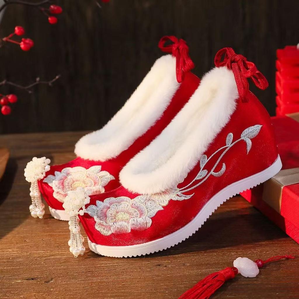 Women's Shallow Increased Internal Embroidered Cotton Shoes Ethnic Style Cocked Shoes Toe Plush String Bead Tassels Hanfu Shoes