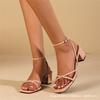 Sommer neue Sandalen für Damen, eckiger Zehenbereich, nackte gekreuzte Ein-Wort-Schnalle, einfache und modische Dicke-Absätze High-Heel-Sandalen für Damen