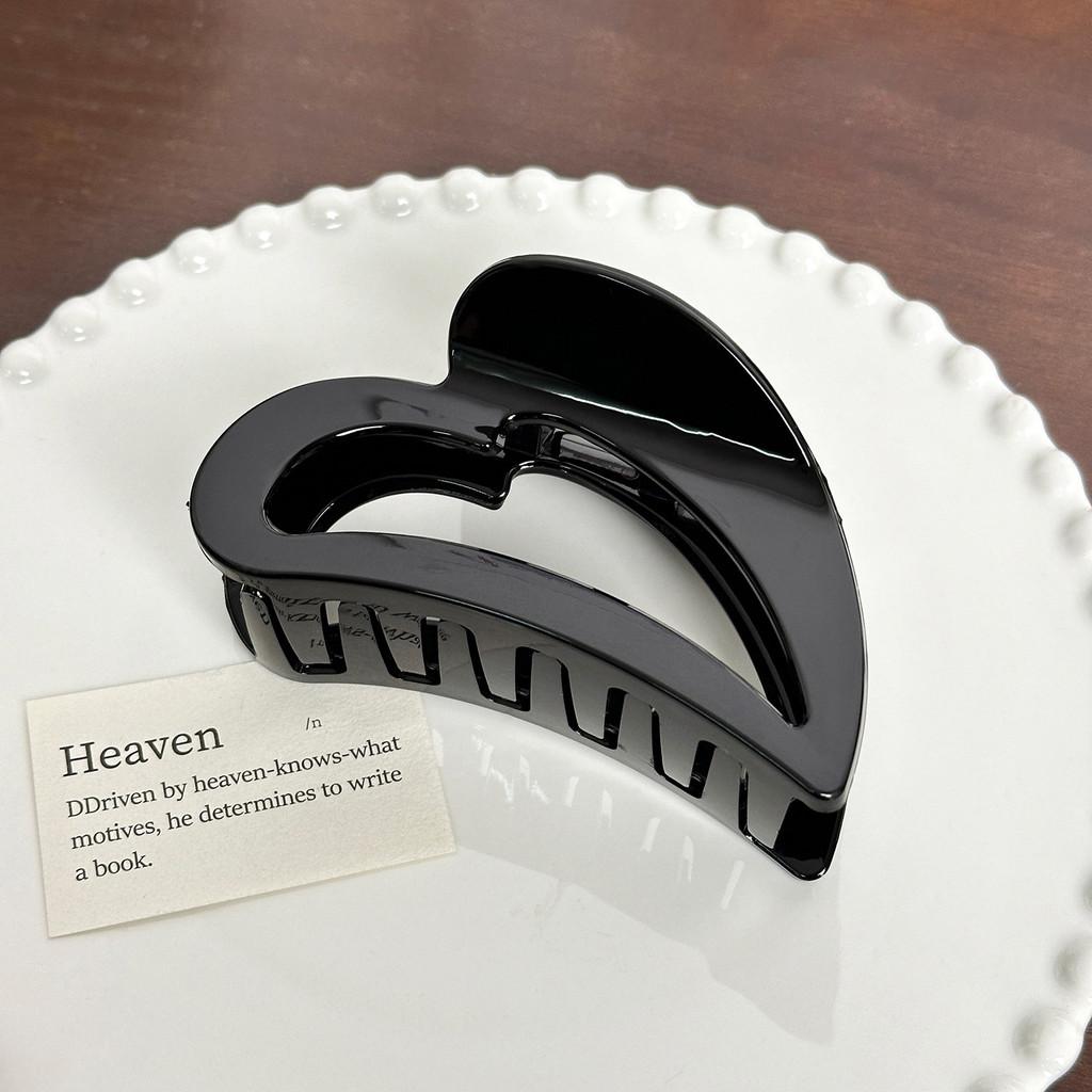 Sophisticated Hair Resin Clips With Heart Design Ideal For Everyday Wear And Events Special