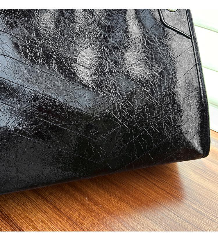 Women's 2024 Commuter Tote: Large Capacity Shoulder Crossbody Handbag with Chain Design