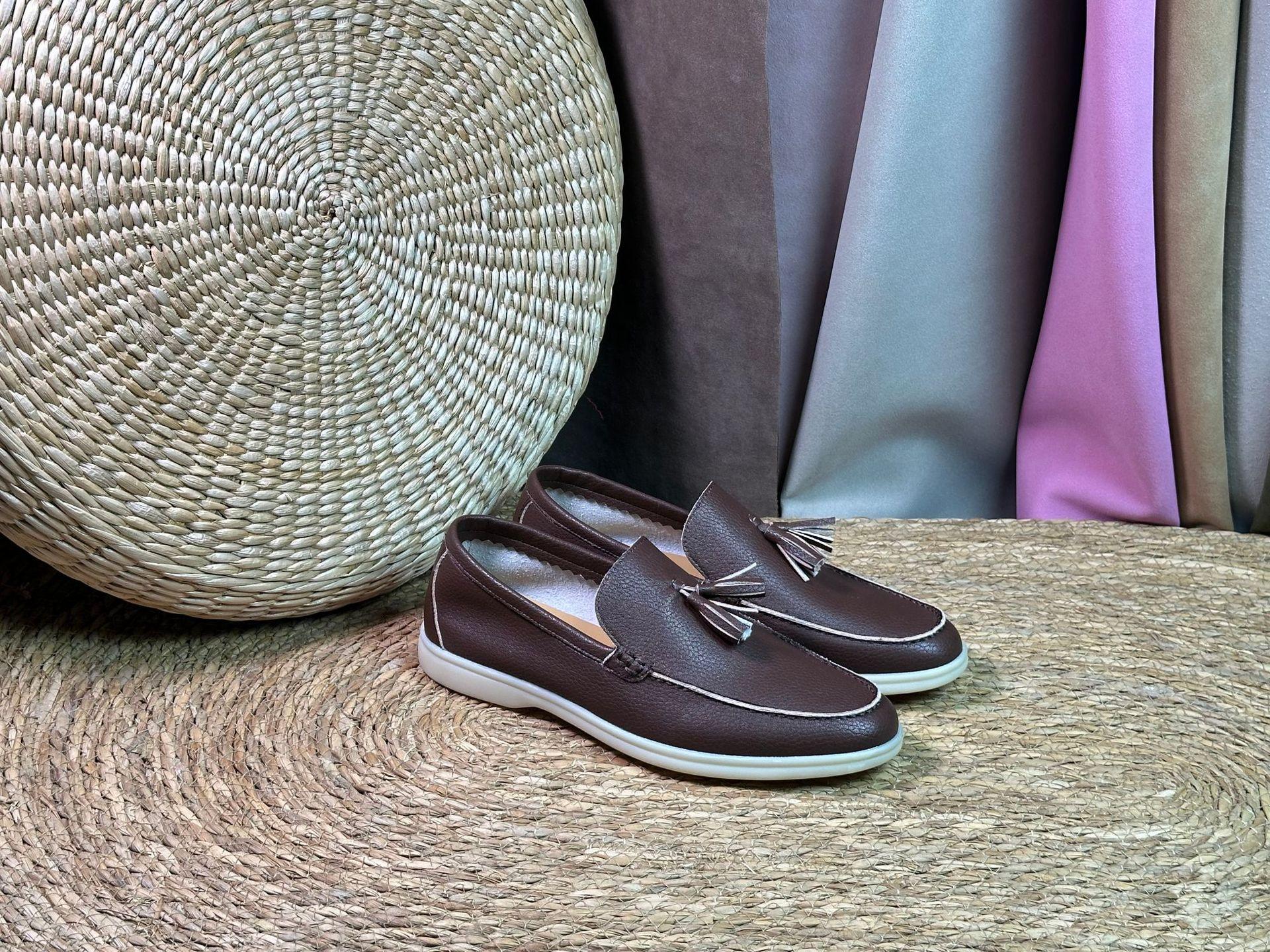 

New British men s foot-fitting fringed cowhide loafers, genuine leather comfortable leather shoes, casual one-pedal Doudou shoes 48