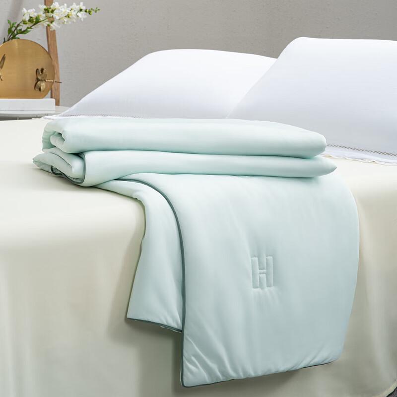 Mercury Home Textiles Cool Touch Knitted Summer Fiber Quilt