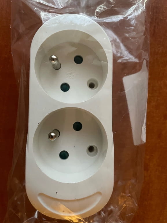 Portable Double Socket Outlet with Grounding, Cordless, 2x2P+Z