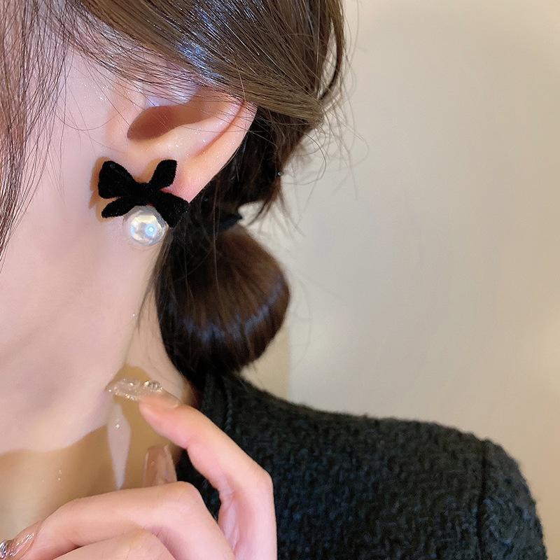 Trendy Butterfly Bow Earrings Pearl And Velvet High Fashion Ear Accessories