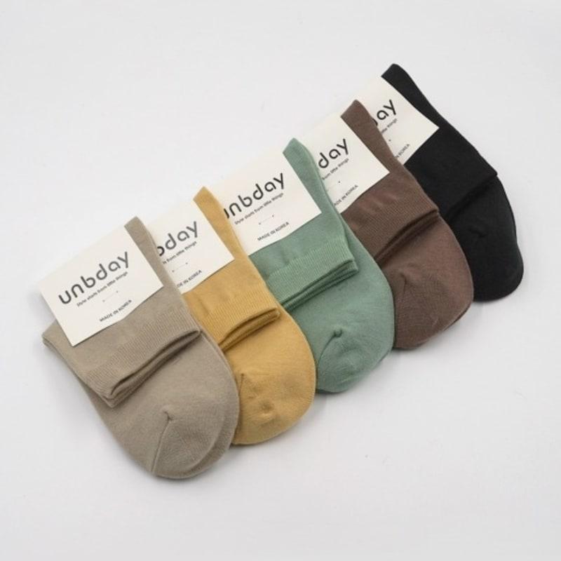 

UNBDAY Women s Colored Short Socks Black