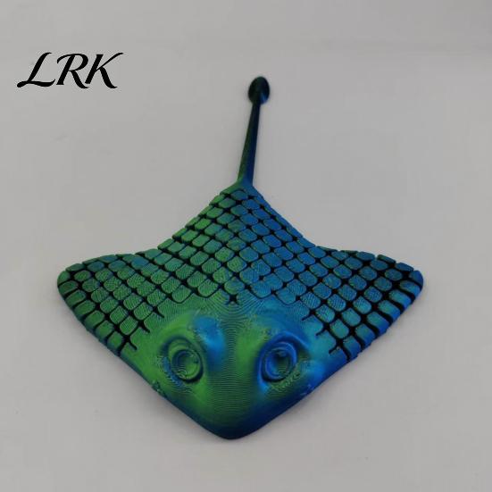 Manta Ray Toy 3D Printed Fidget Toy, Articulated Stress Relief Ocean Sea Creature Figurine Flexible Animal Figurine, Desk Decoration for Home Office