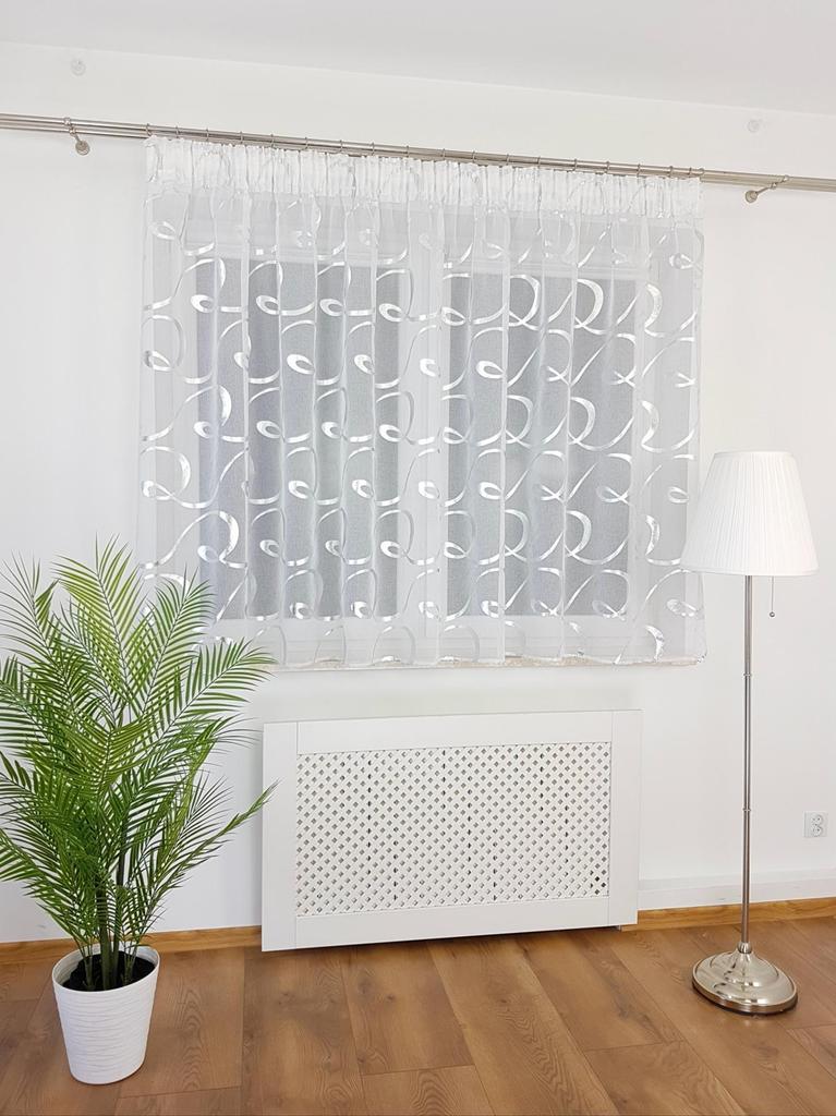Ready-made curtain made of cheesecloth, sewn on a gathering tape 400x150cm
