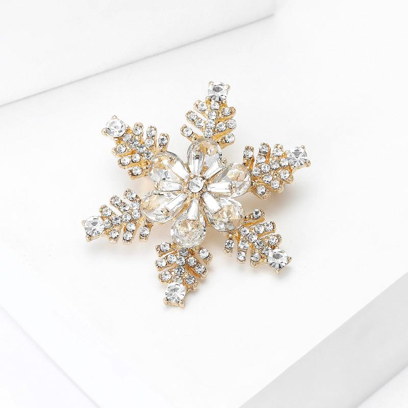 Fashion Rhinestone Winter Snowflake Brooches For Women Unisex Christmas Pin Casual Party Accessories Friends New Year Gifts