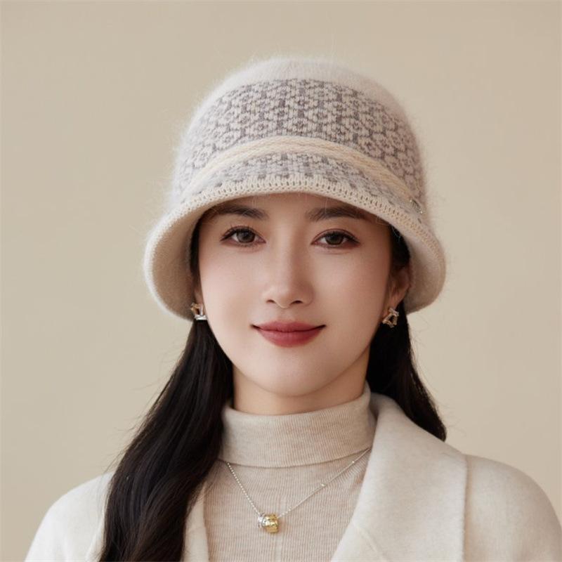 New in the elderly grandma basin hat outdoor thickened cold warm knitted hat fashion show small face wool hat women