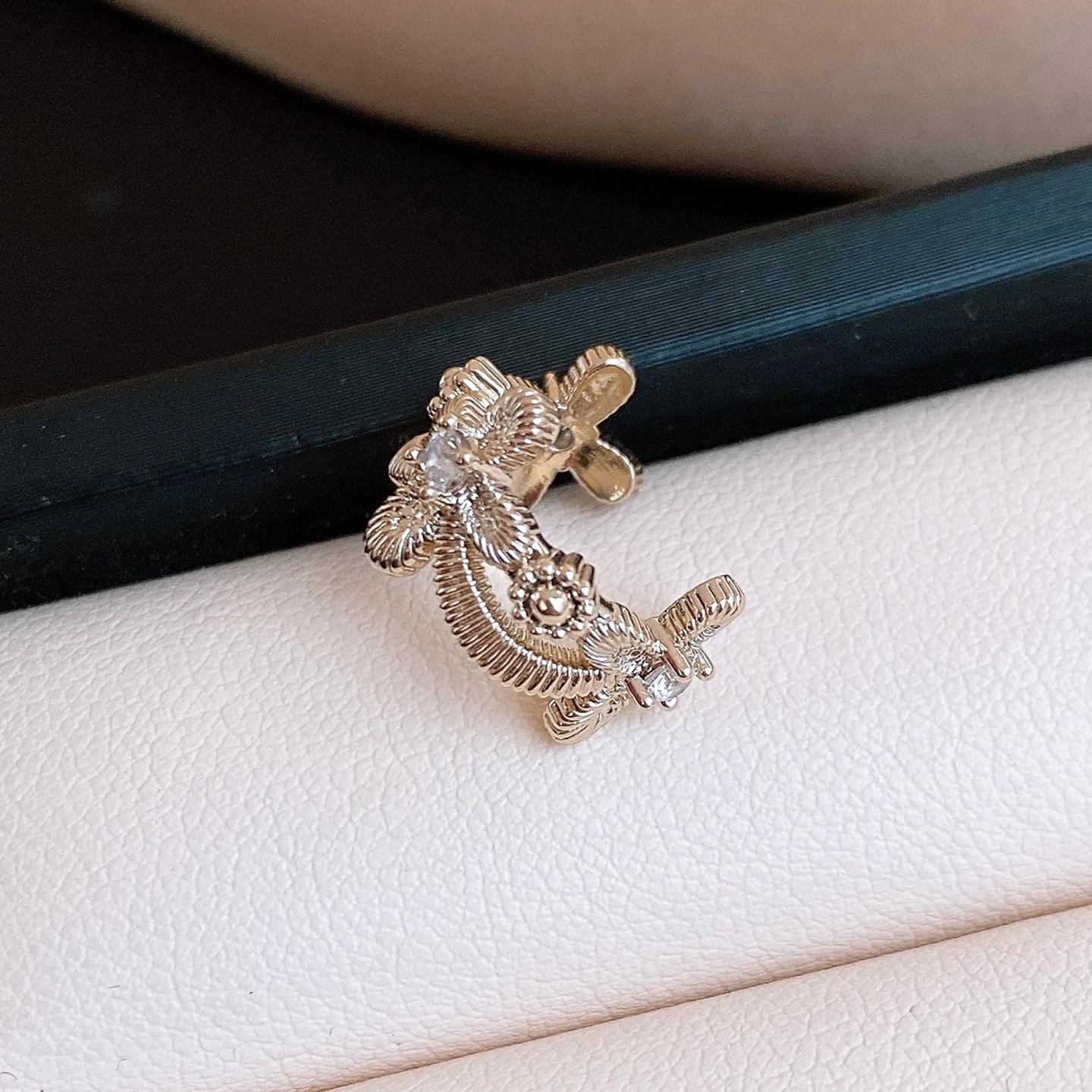 10k light gold zircon cross without ear piercings, earbone clips, earrings, European and American fashion personalized earrings.