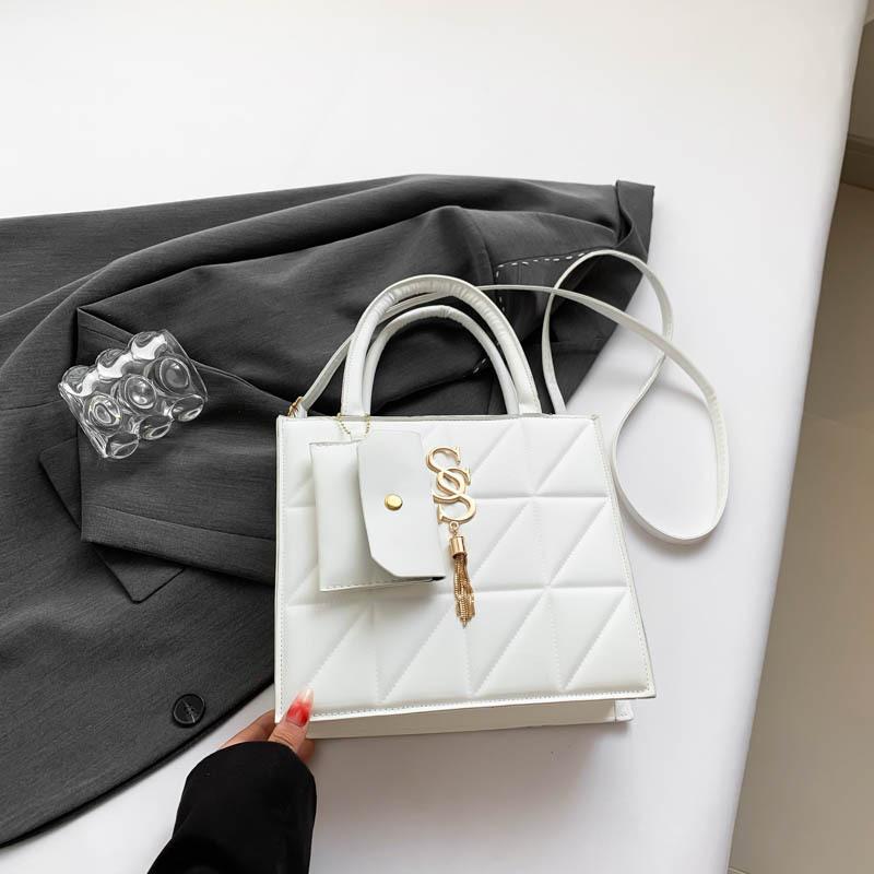 autumn new temperament shoulder handbag niche design casual commuter messenger small square bag