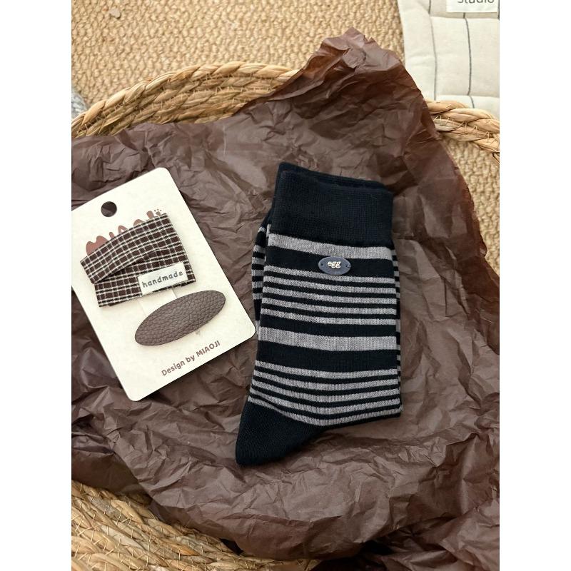 Female Spring and Autumn Retro Color Striped Buttons Boneless Pile Pile Cotton Socks