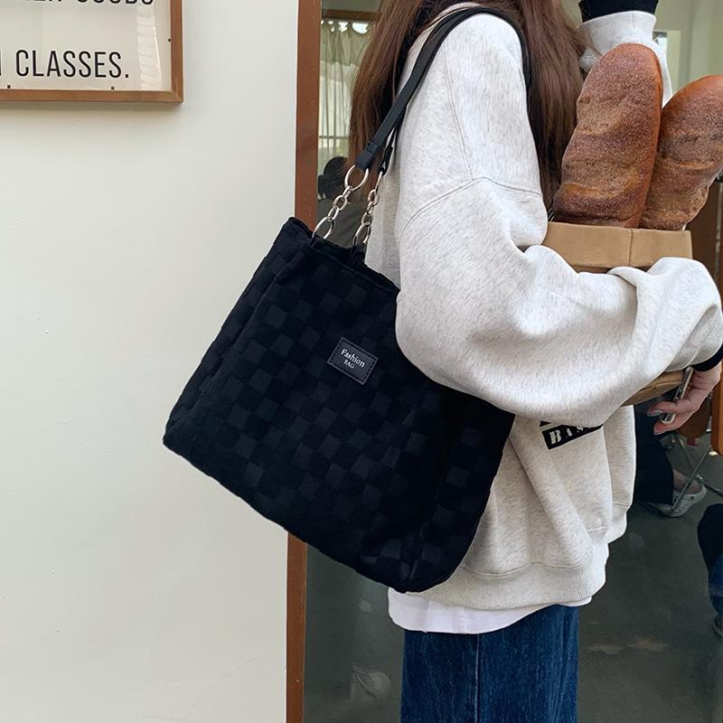 

Большая вместимость Большая сумка для женщин Новый стиль текстуры Нишевая и универсальная Класс Сумка для поездок на работу Ручная на плечо Сумка-тоут