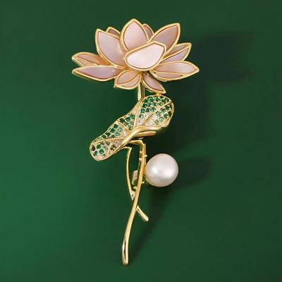 Broche Élégante Feuille de Lotus: Pin Émaillé d'Inspiration Japonaise et Coréenne pour Pulls et Cardigans