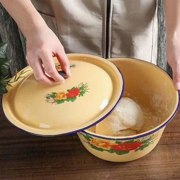 Винтажная желтая эмалевая раковина - ностальгическая ретро-супница