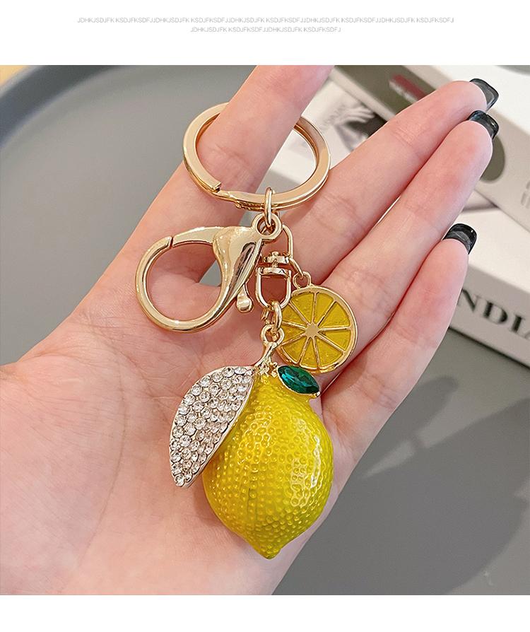 Pendentif fruit artificiel: citron, kaki, fraise, verre, bijoux de luxe vintage pour femmes, breloque de sac beige