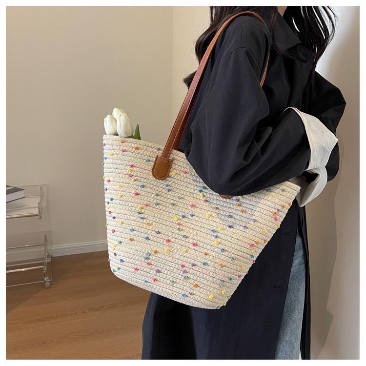 2024 Spring Women's Wool Knit Bucket Bag: Retro Pastoral Style Straw Shoulder Bag