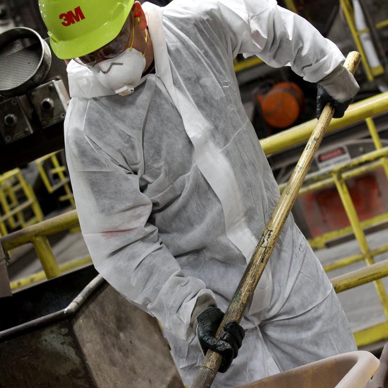 3M 4515 White Breathable Coverall with Hood, Protective Suit for Spray Painting, Pesticide Application, Lab Use, and Dust Protection.