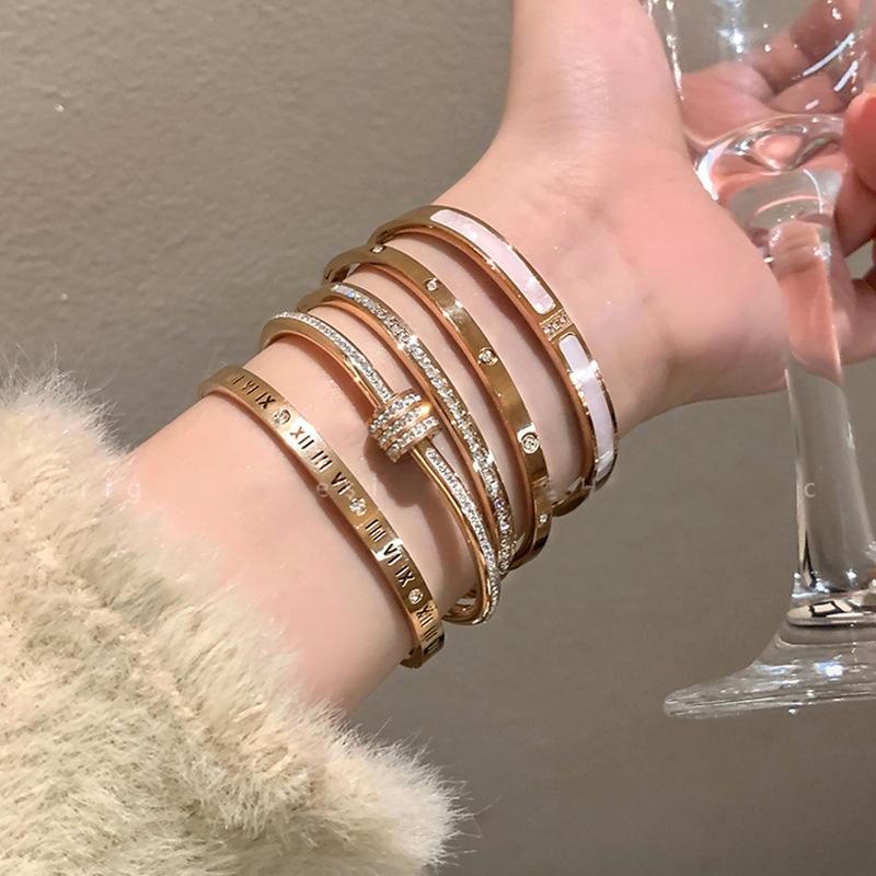 Fashionable Zircon For Diamond-inlaid Nail Bracelets Suitable For Women To Wear And Wear During Summer Travel