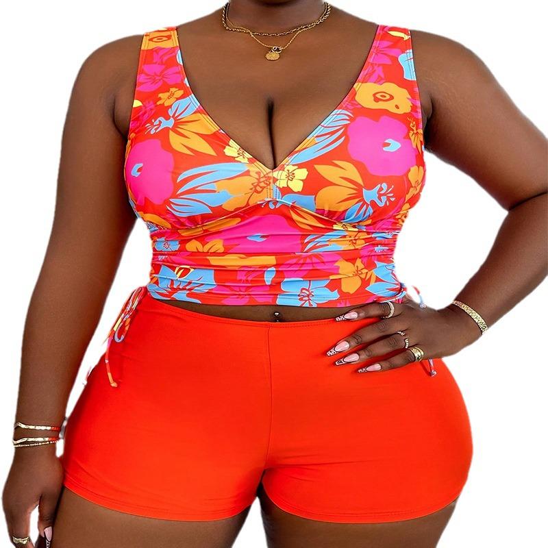 Damski strój kąpielowy w kwiaty z dekoltem w serek i szortami z płaskimi nogawkami, rozmiar plus size, konserwatywny design na europejskie i amerykańskie gorące źródła.