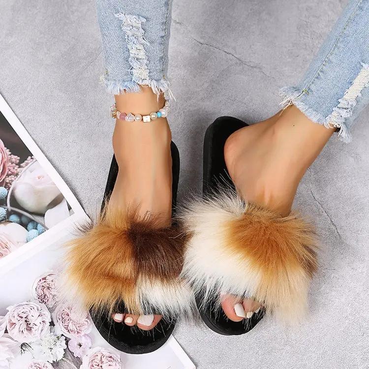 Fashion New Women Slippers 2025 Summer Slip on Flat Sandals Luxury Casual Lightweight Shoes Trend Beach Roman Slippers Home Slides Women