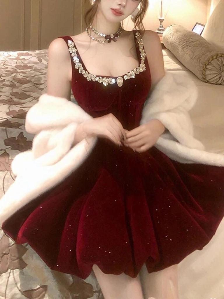 SISI JIANG "New Year Battle Robe" - French Lady Red Velvet Rhinestone Waist-Cinching Elegant Puff Skirt Dress