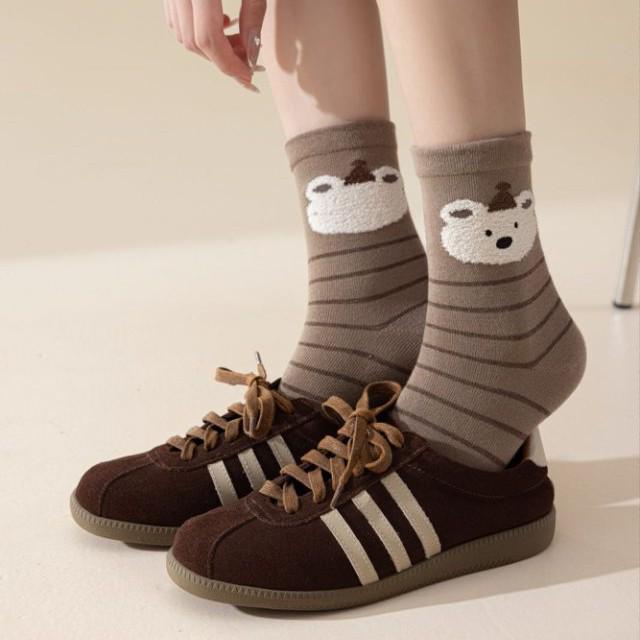 Retro Mid-Calf Women's Socks with Cartoon Bear Embroidery, Perfect for Autumn/Winter College Style