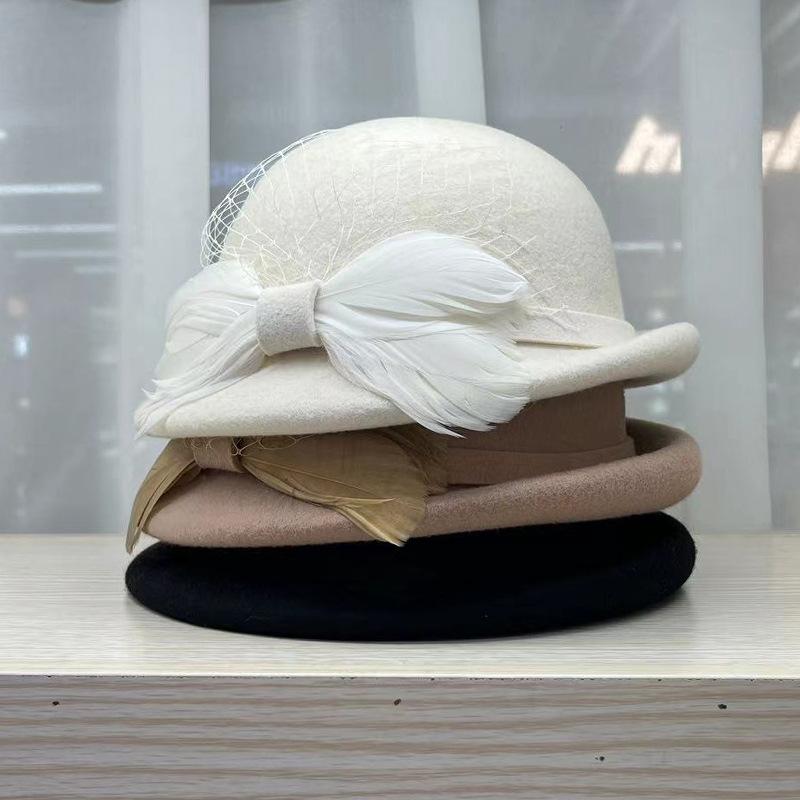 Autumn and Winter Hats Women's Retro Wool Beret British Top Hat Felt Hat Basin Hat Mesh Yarn Dome Elegant Feathers