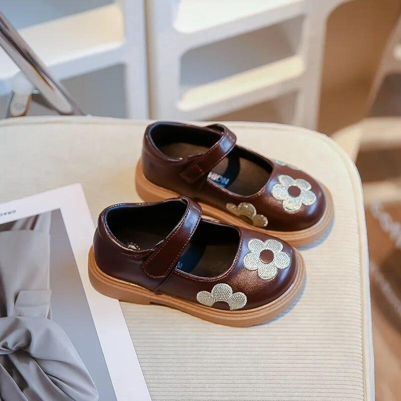 

Туфли из искусственной кожи Мэри Джейн с весенними цветами для девочек, милые матовые детские кожаные туфли 21–35, три цвета, шикарные детские туфли на плоской подошве 21–35 35 коричневый