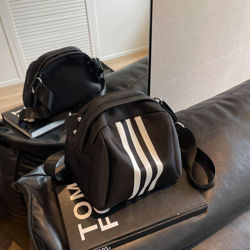 

Casual nylon cloth bag women s 2025 new niche shell bag lightweight versatile large-capacity messenger bag чёрный