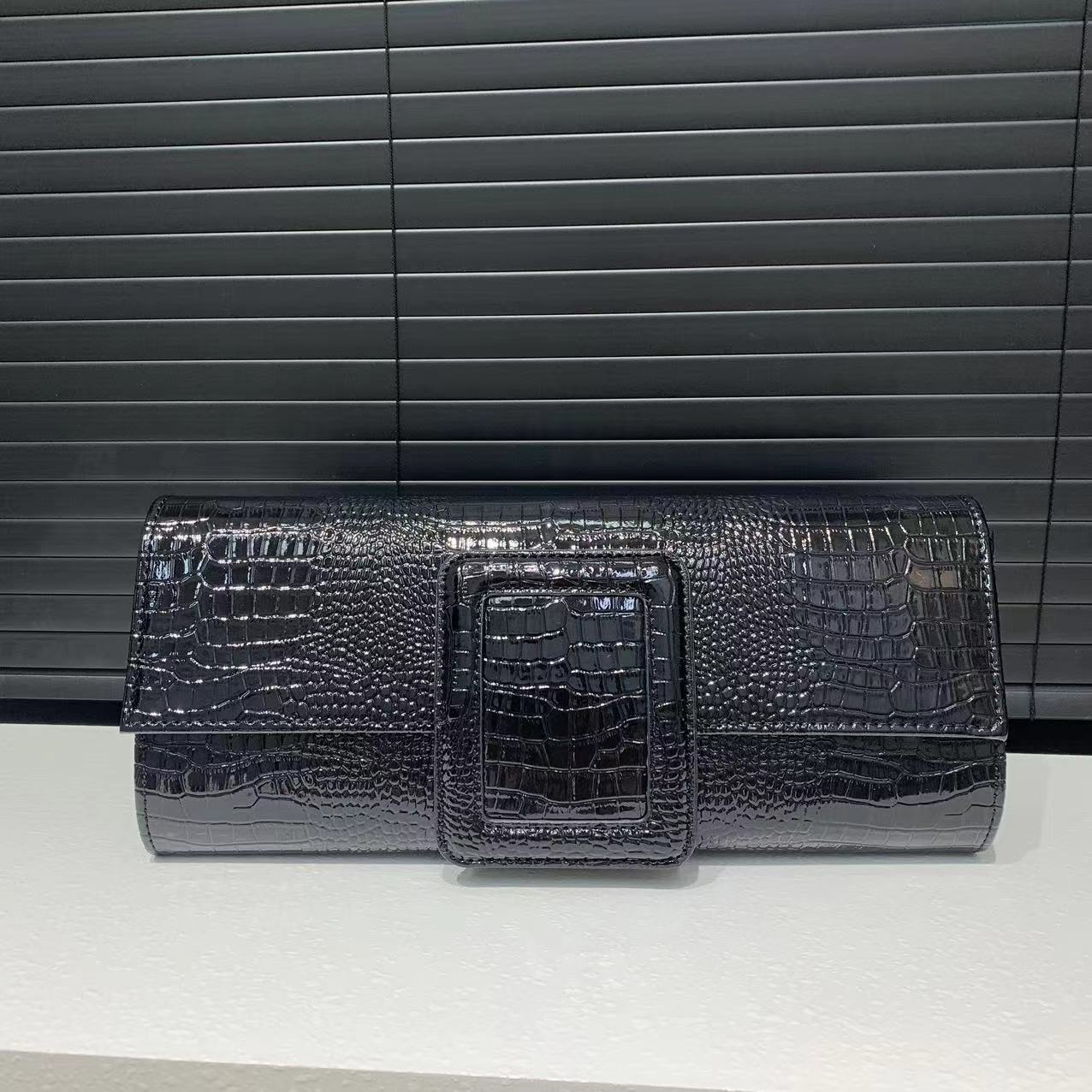 

Ladies Vintage Large Capacity Alligator Pattern Commuter Clutch Bag чорний