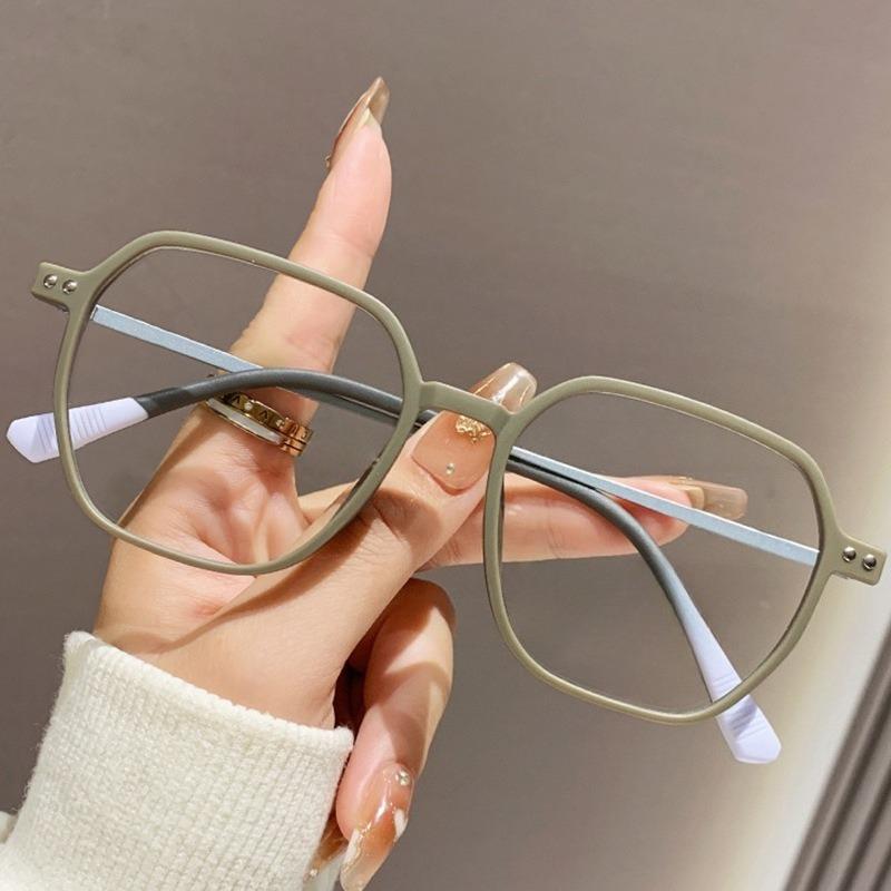 Lightweight Minimalist Retro Fashion Design Trendy Style Glasses Suitable For Daily Wear