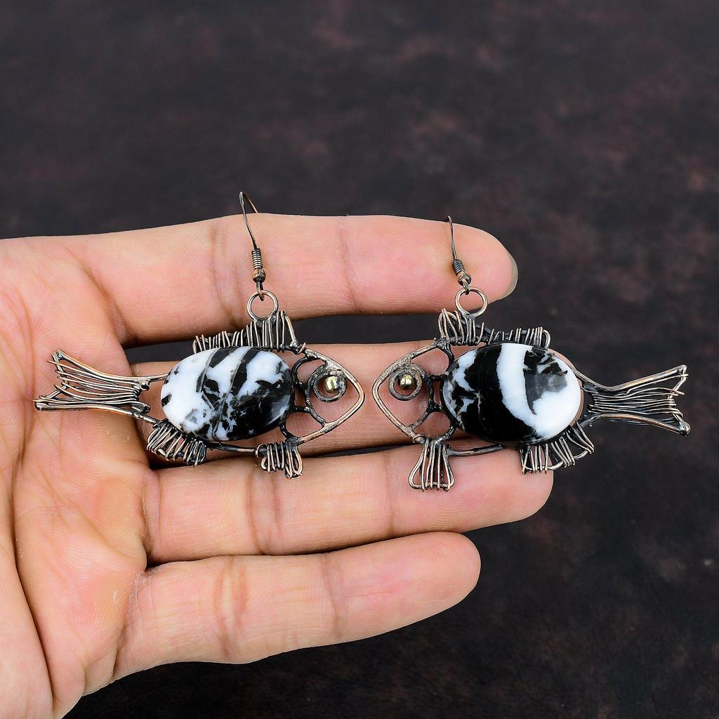 Cerceu turcoaz cu bivol alb Cerceu cu pietre prețioase învelite în sârmă de cupru Bijuterii din cupru lucrate manual Cercei cu pește Cadouri pentru femei Bijuterii din piatră de naștere