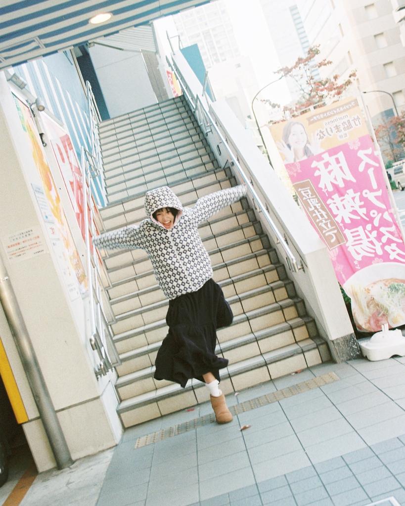 Loaegsyueol Fleece Loose Pocket Tierd Skirt_Black