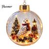 Weihnachtsbaumschmuck Story Ornament, 8 cm Kugel-Hängedekoration mit Mini-Feiertagsszene, Bruchfeste Kugeln im Inneren, Klarer Kunststoff-Weihnachtsanhänger