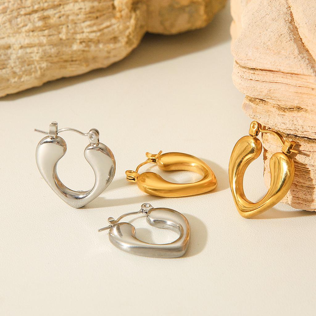 Stainless steel geometric earrings, women's fashion versatile heart-shaped titanium steel light luxury high-end ear jewelry