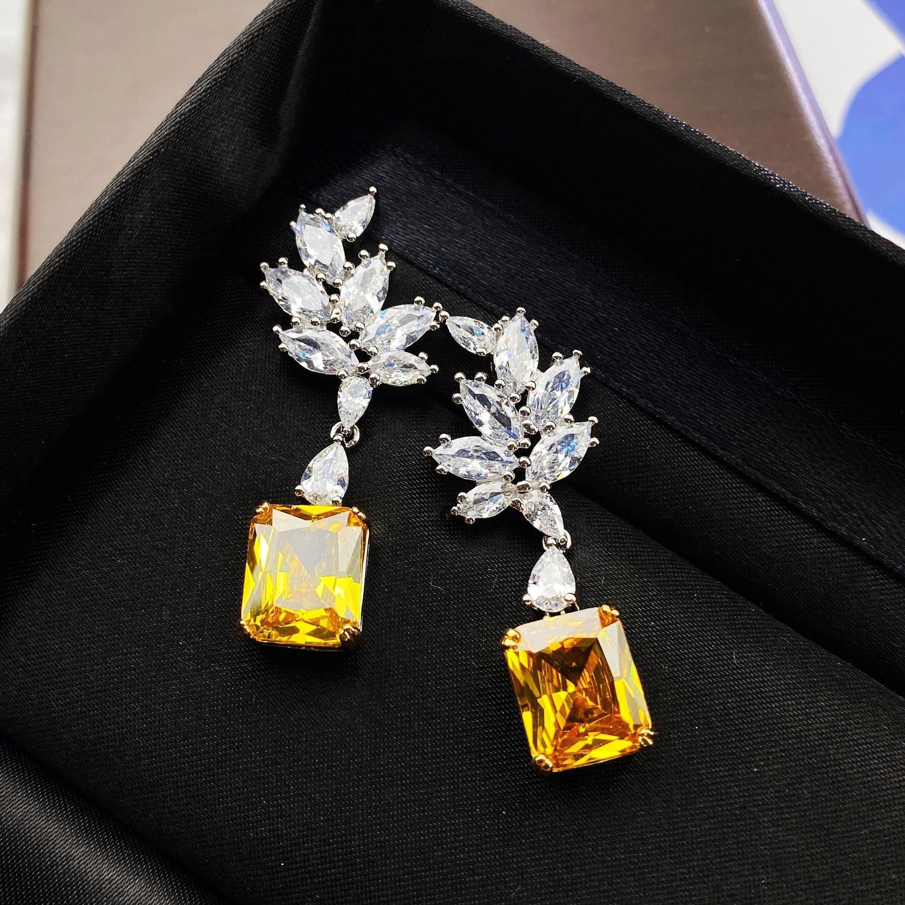 

Европейские и американские длинные серьги-подвески с бриллиантами огранки «принцесса» и желтыми драгоценными камнями - Женская модная бижутерия