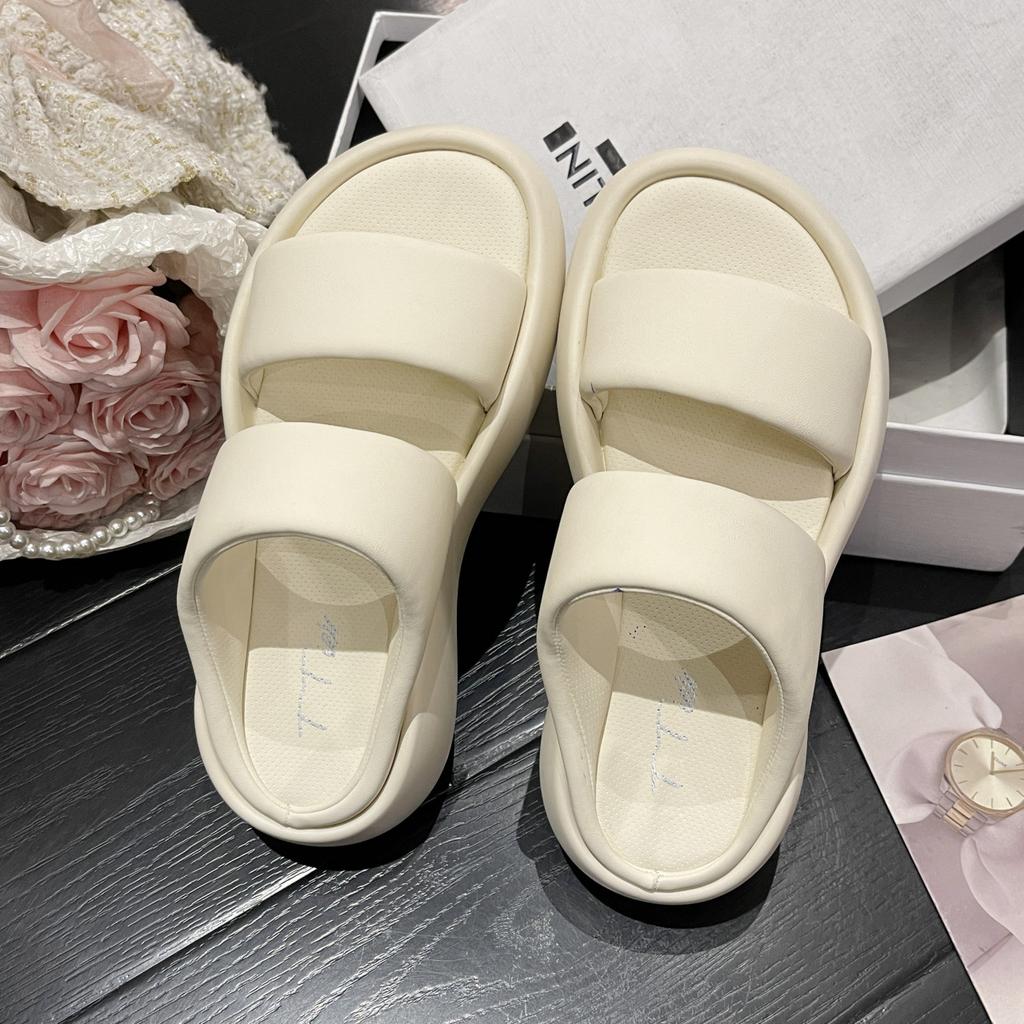Cool slippers women's summer wear 2025 new thick-soled heightened stepping on shit beach sandals pregnant women bread one-word drag