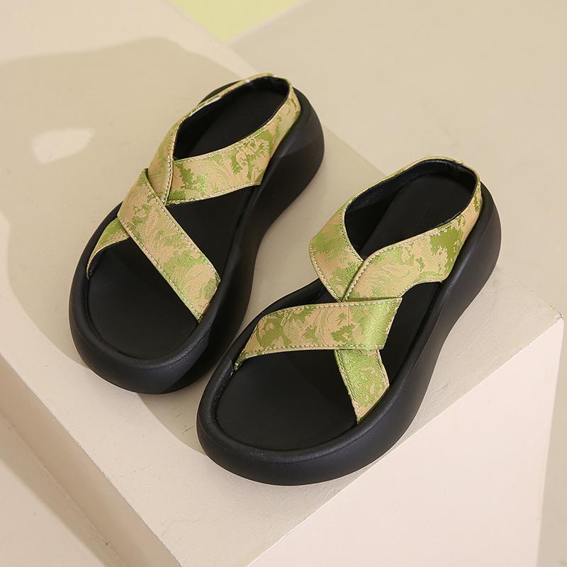 Cool slippers women's summer wear 2025 new thick-soled beach sandals fashion pregnant women's high sense one-word drag