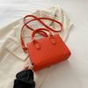 Stylish Retro Large Capacity Woven Shoulder Bag For Women With Zipper Closure