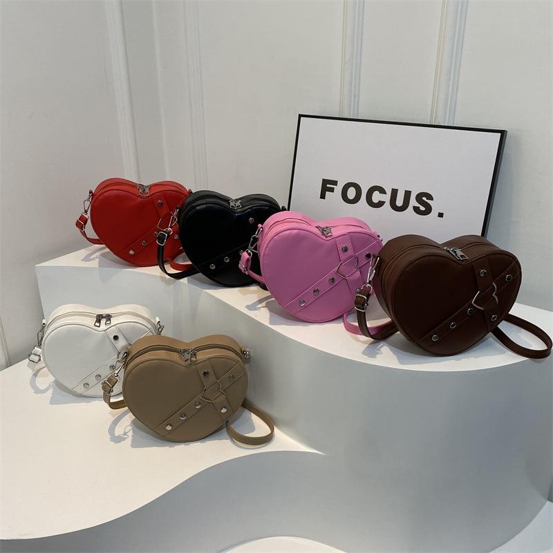 Personalized rivet love popular fashion trend texture new trendy with foreign style crossbody shoulder women's bag