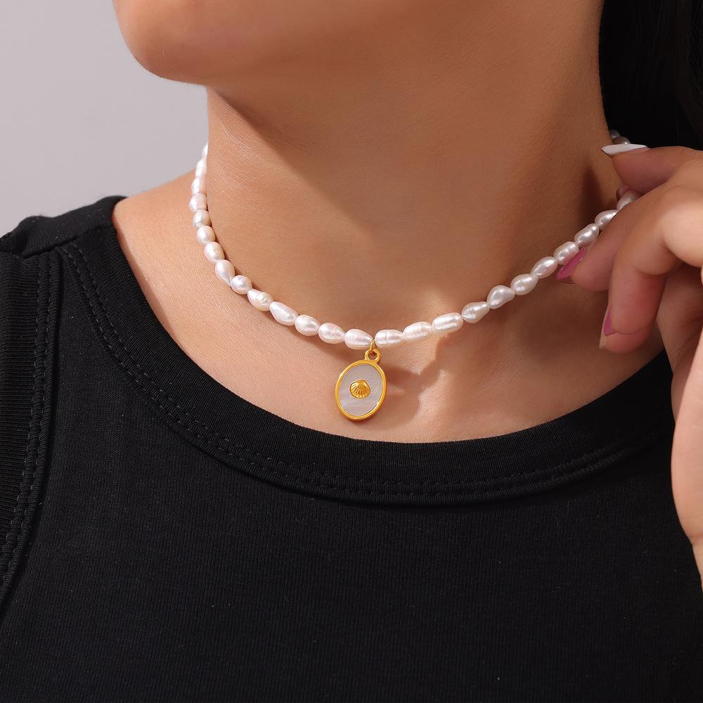 Pandantiv din oțel din titan cu incrustație franceză, cochilie albă, colier de perle naturale de apă dulce, temperament versatil, bijuterii