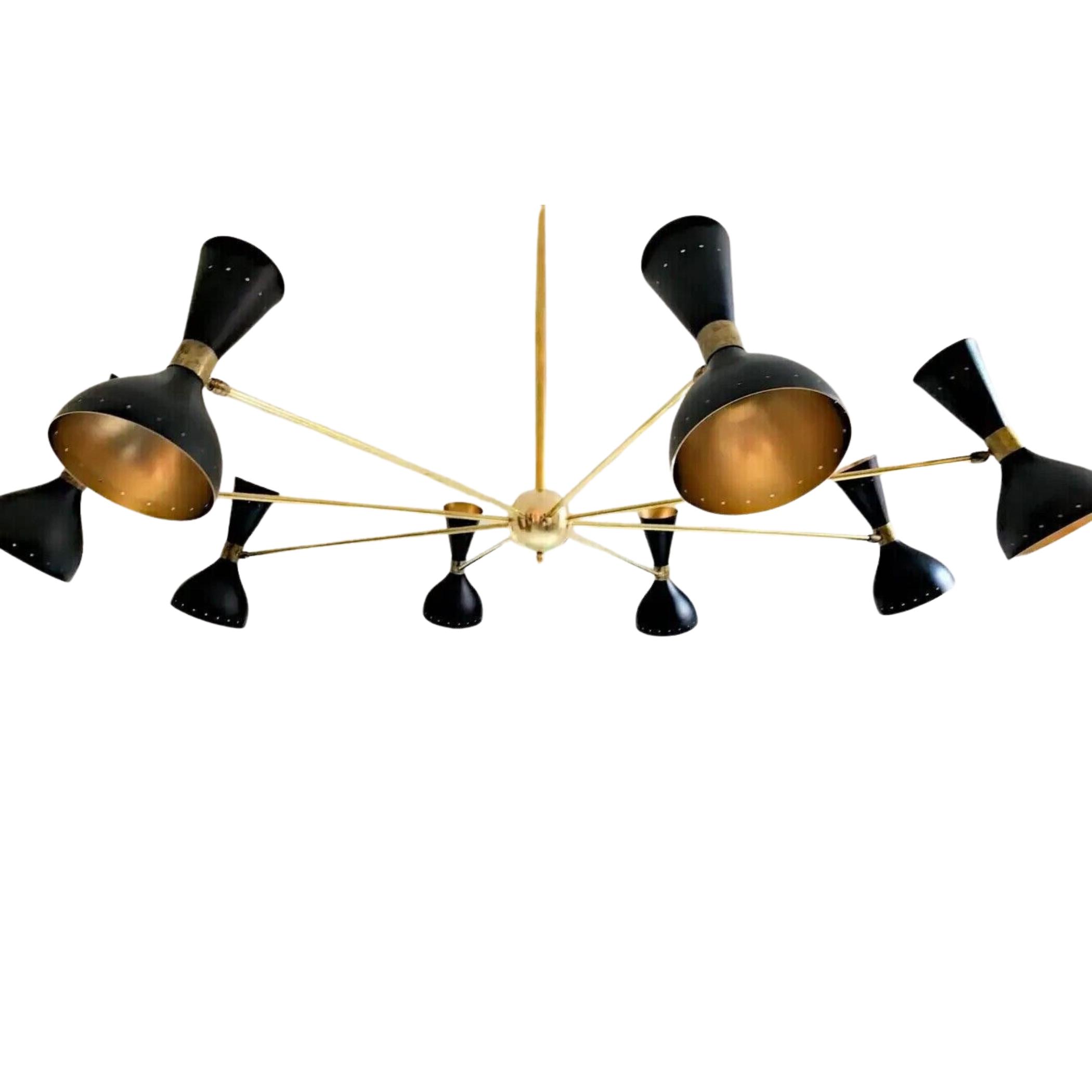 

Восьмирожковая люстра из латуни, головки цвета слоновой кости или черные, внутри золото в стиле стильново