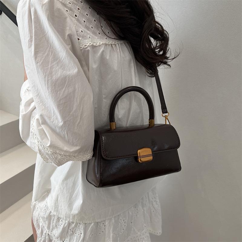 Modna damska mała kwadratowa torba na jedno ramię i crossbody na rok 2025: Modna torebka do dojazdów