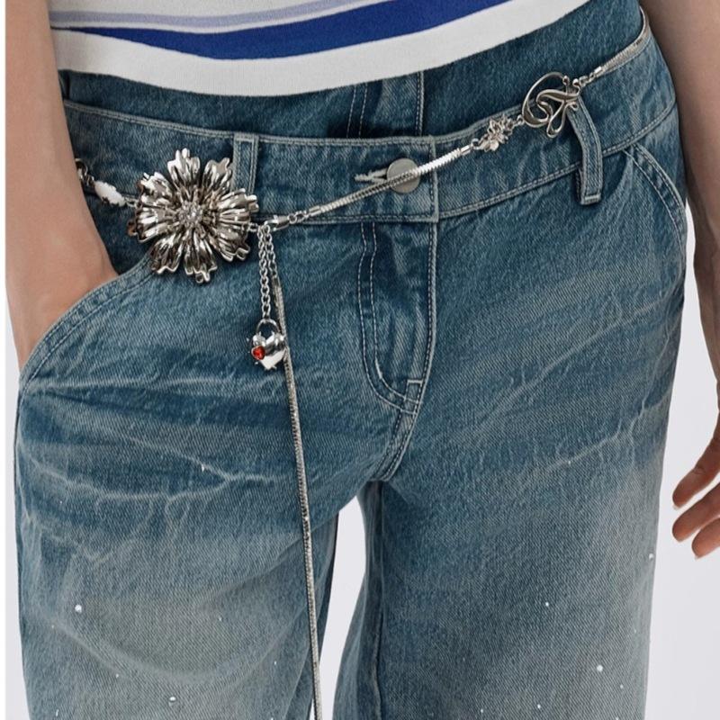 

Diamond Daisy Petal Silver Metal Chain Belt Metal Niche Design Three-dimensional Flower Love Pendant Waist Chain